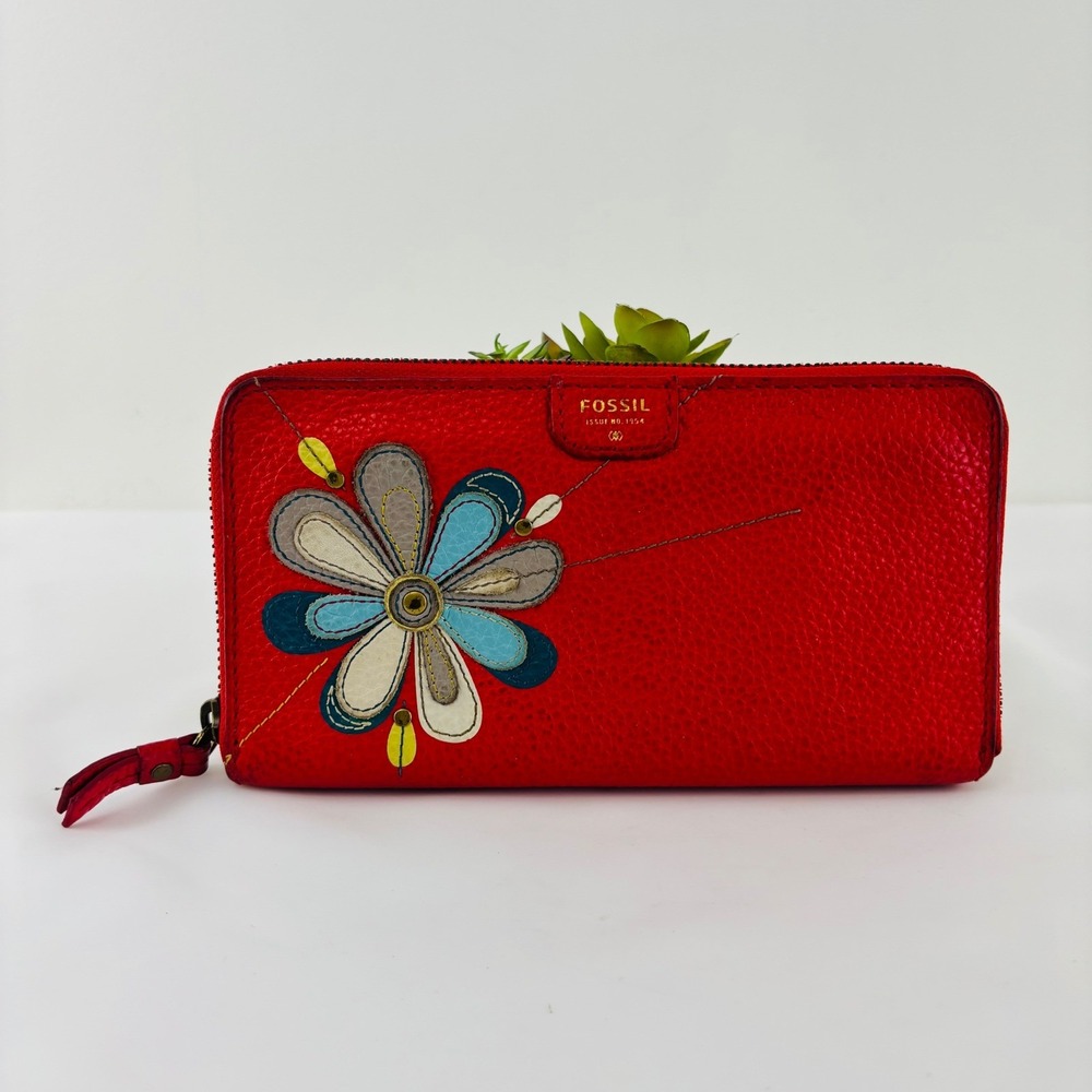 Fossil Red‎ Pebbled Leather Floral Applique Zip Around Wallet Womens